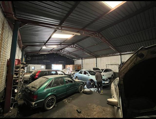 310M² WORKSHOP FOR SALE IN SPRINGS CENTRAL